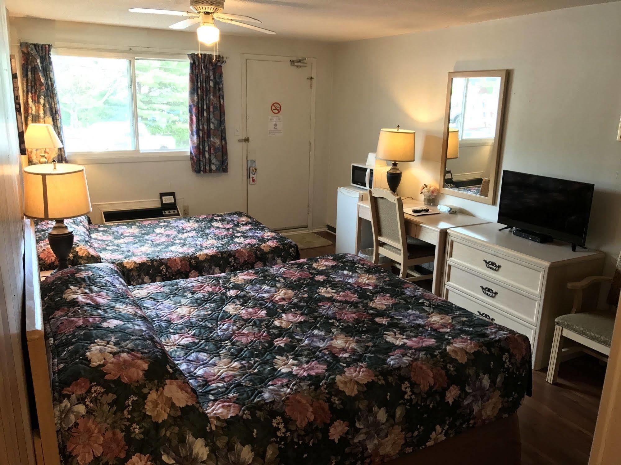 دارتموث Lake City Motel المظهر الخارجي الصورة