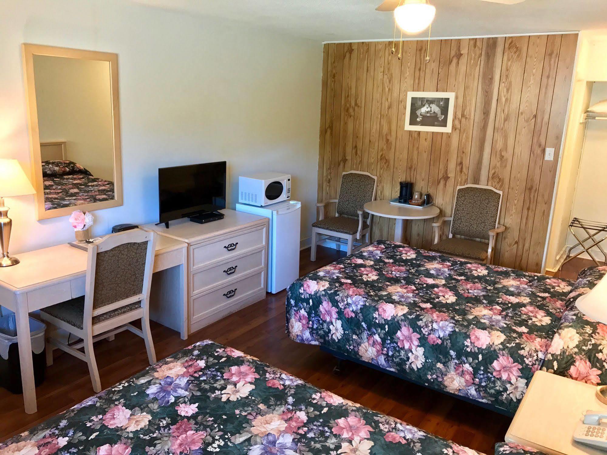 دارتموث Lake City Motel المظهر الخارجي الصورة