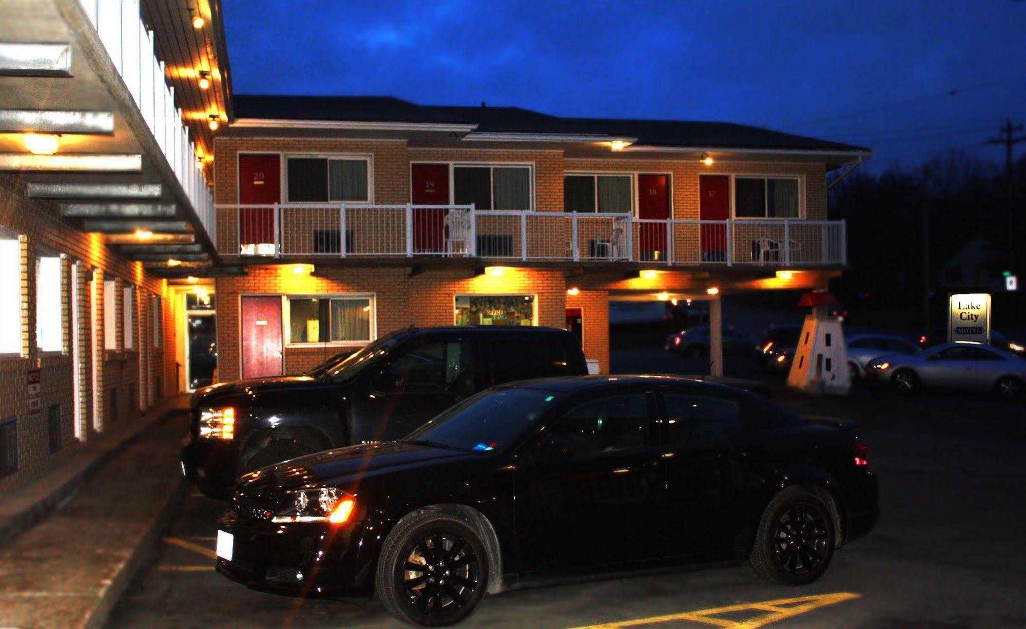 دارتموث Lake City Motel المظهر الخارجي الصورة