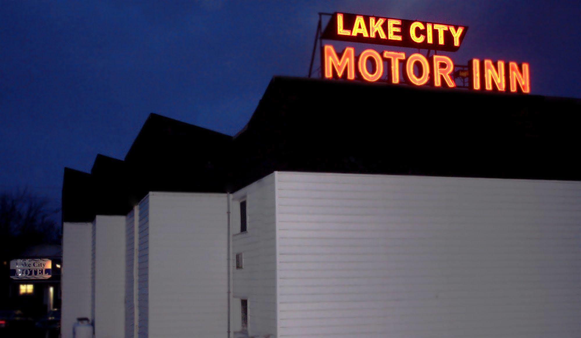 دارتموث Lake City Motel المظهر الخارجي الصورة