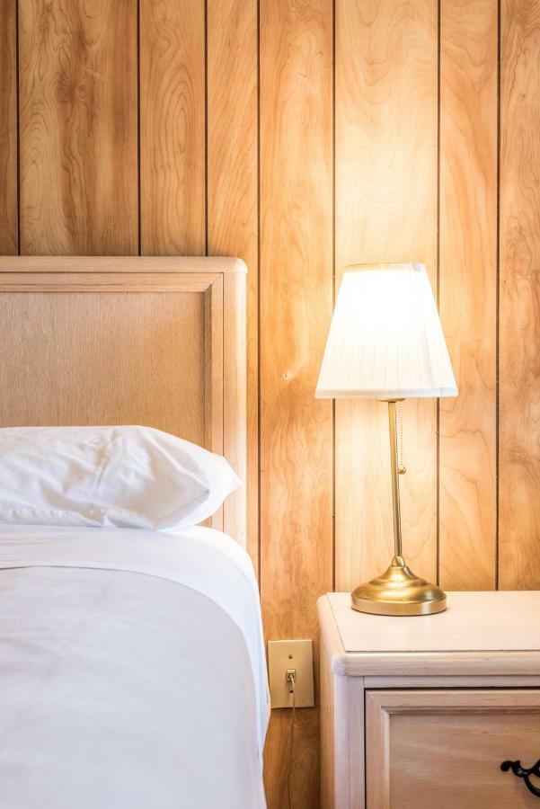 دارتموث Lake City Motel المظهر الخارجي الصورة